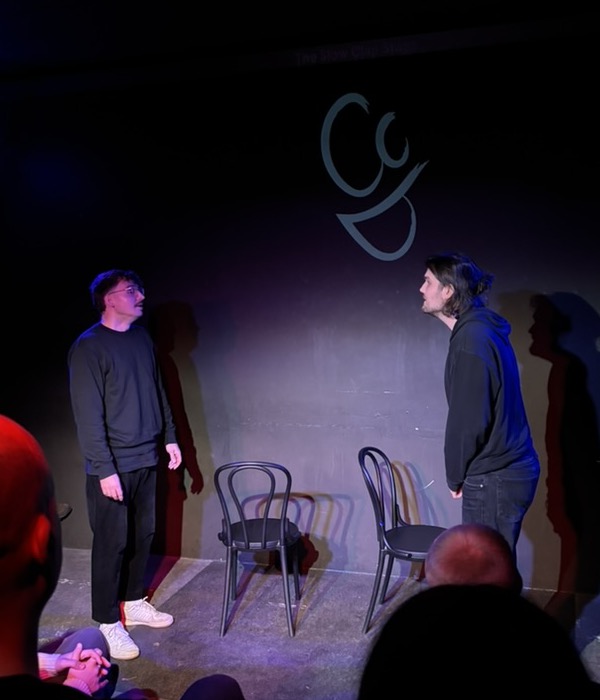 Yannic Hannebohn auf der Bühne, Improv-Theater